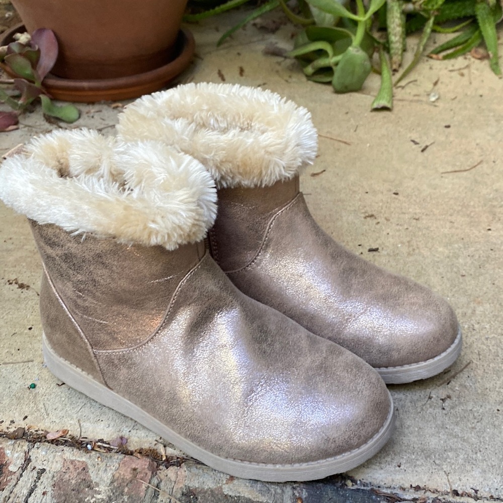 Cat & Jack Gold Sheepskin Boots sz 3